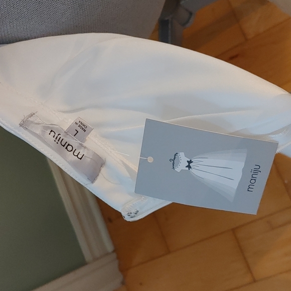 Ivory Backless Dress with A Line Skirt. Size Large - Picture 8 of 11